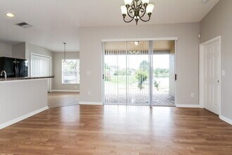 7817 Monarch Garden Cir in Apollo Beach, FL - Building Photo - Building Photo