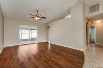 1012 Cameo Crest Ln in Valrico, FL - Building Photo - Building Photo