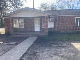 330 E Roosevelt Dr in Anderson, SC - Building Photo