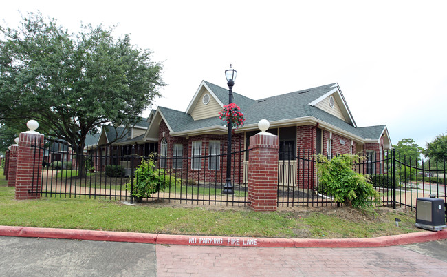 BedFord apartments in Friendswood, TX - Building Photo - Building Photo