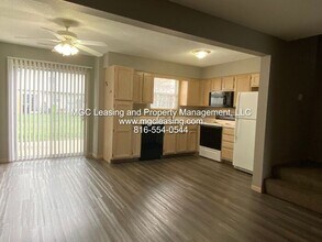 1005 Garden Dr in Harrisonville, MO - Building Photo - Building Photo