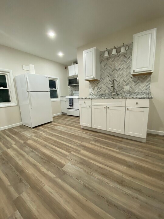 107 E 10th St, Unit 107A in Oswego, NY - Building Photo