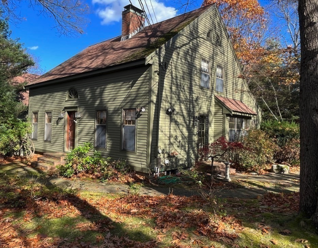 32 Surrey Rd in Winchester, MA - Foto de edificio - Building Photo