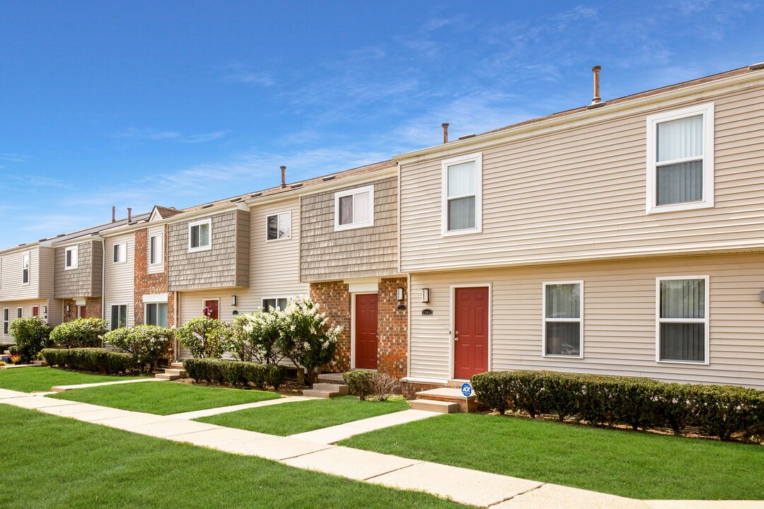 Novi Ridge Apartments in Novi, MI - Building Photo