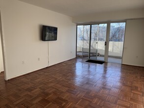 700 7th St SW, Unit 629 in Washington, DC - Building Photo - Building Photo