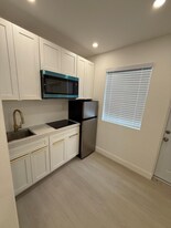 2175 NE 170th St in North Miami Beach, FL - Building Photo