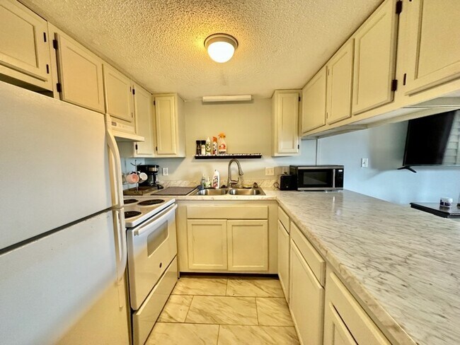 308 Miracle Strip Pkwy SW in Fort Walton Beach, FL - Building Photo - Building Photo