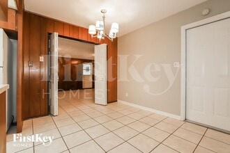 5860 Cedar St NE in St. Petersburg, FL - Building Photo - Building Photo