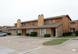 Rosegate Townhomes in Garland, TX - Foto de edificio - Building Photo