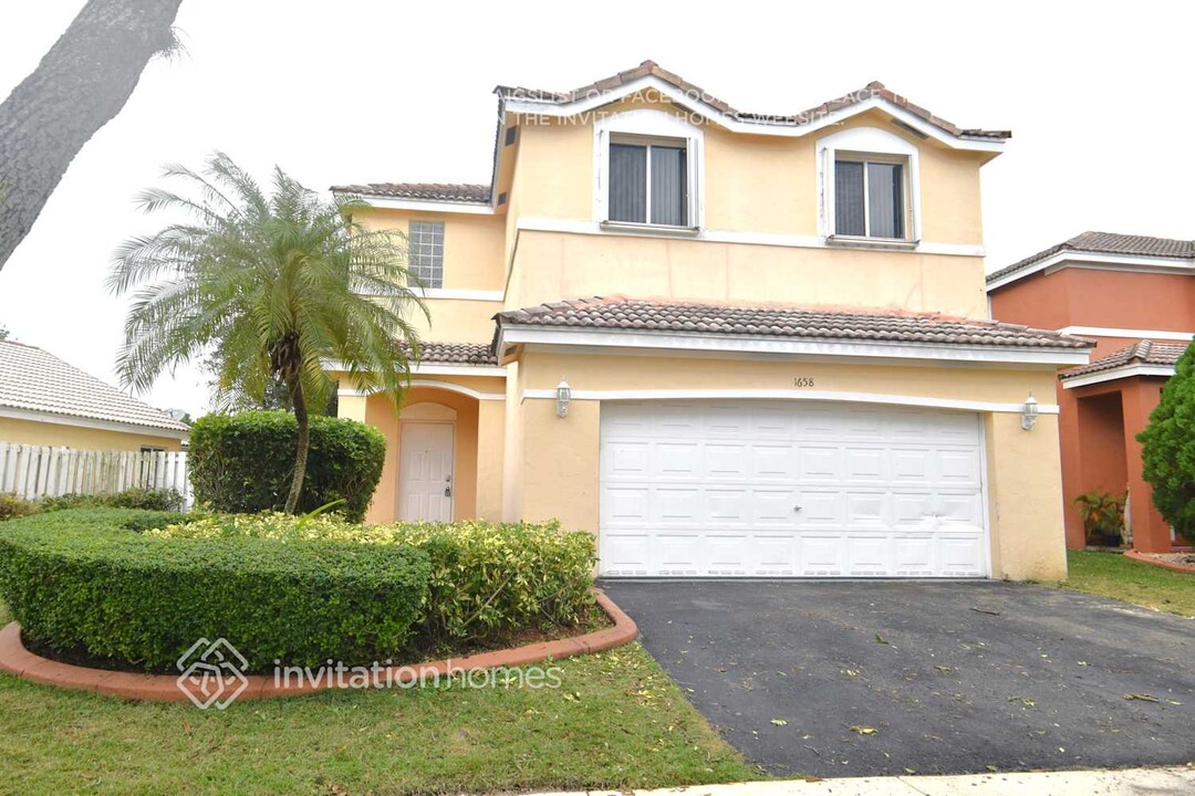 1658 Salerno Cir in Weston, FL - Building Photo