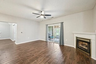 4611 Sandhurst St in Kissimmee, FL - Building Photo