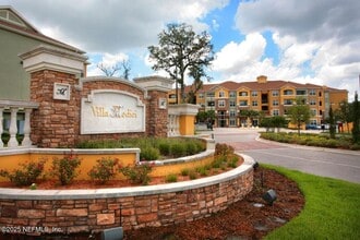 5617 Bowden Rd in Jacksonville, FL - Foto de edificio - Building Photo