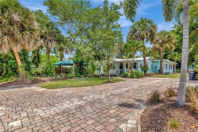property at 3003 SE River Terrace