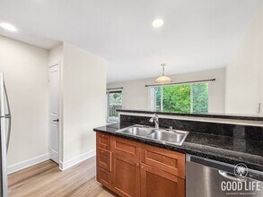 8503 Villa La Jolla Dr in San Diego, CA - Building Photo - Building Photo