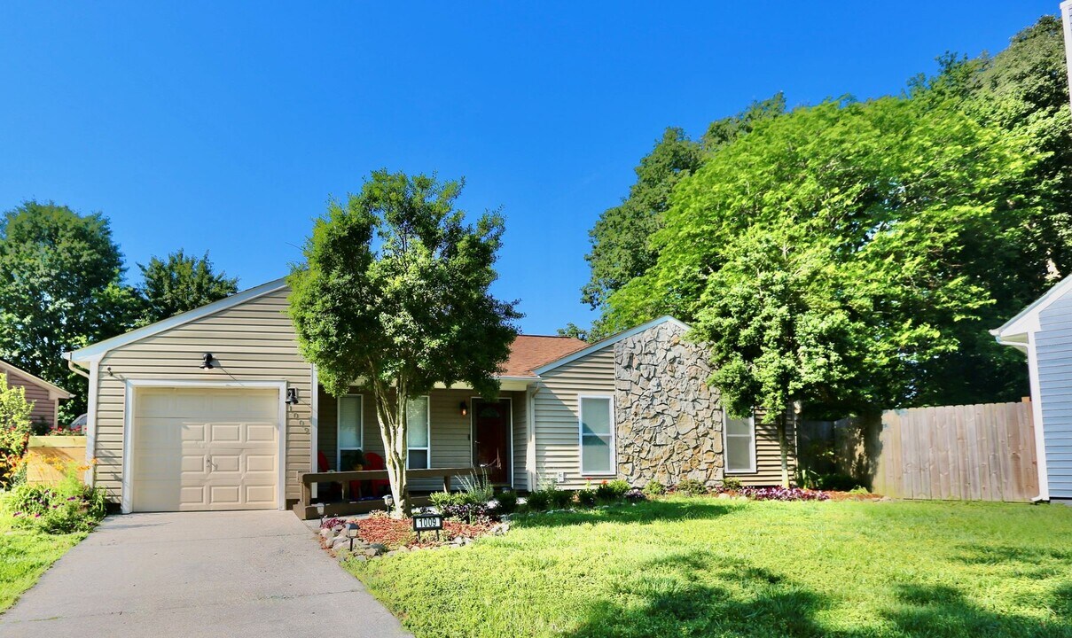 1009 Banyan Dr in Virginia Beach, VA - Building Photo