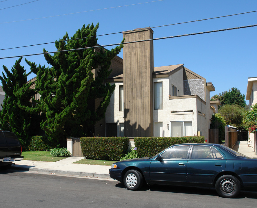 16691 Dolores St in Huntington Beach, CA - Building Photo