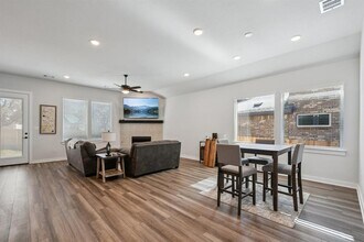 292 Big Banyan Dr in Dripping Springs, TX - Building Photo - Building Photo