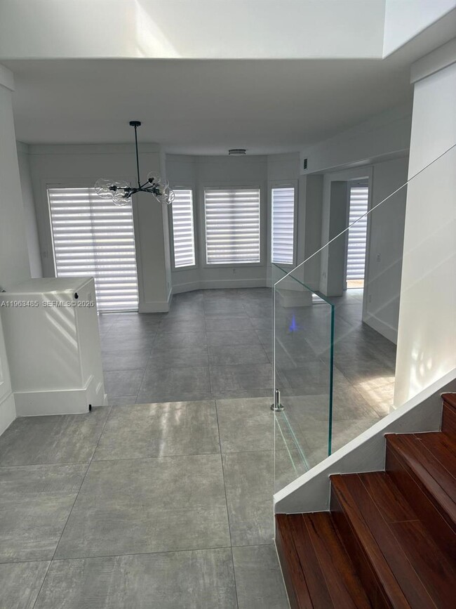 3172 NE 211th St in Aventura, FL - Building Photo - Building Photo