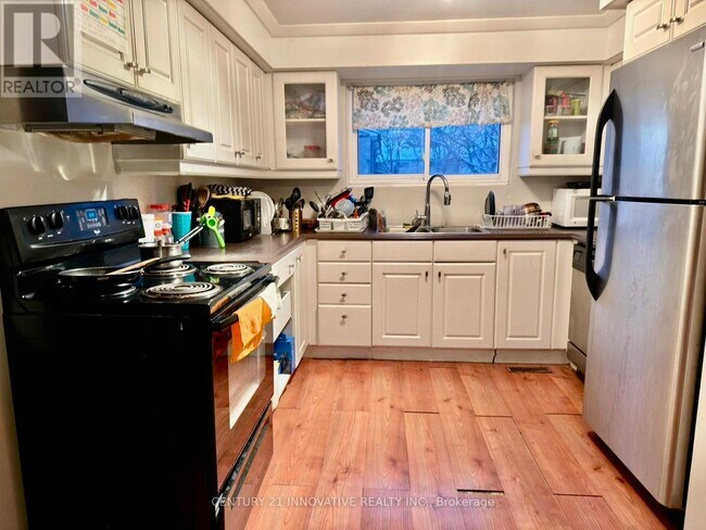 1330 Trowbridge Dr in Oshawa, ON - Building Photo - Building Photo