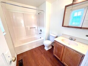 718 W Ionia St, Unit #3 in Lansing, MI - Foto de edificio - Building Photo