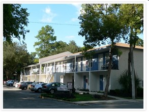 Gator View Apartments in Gainesville, FL - Building Photo - Building Photo