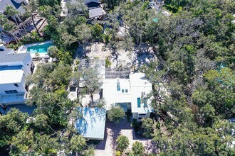 5310 Hidden Harbor Rd in Siesta Key, FL - Building Photo - Building Photo