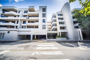 101 Crandon Blvd in Key Biscayne, FL - Building Photo