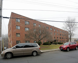 10 Sweetfield Cir in Yonkers, NY - Foto de edificio - Building Photo