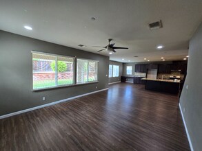 983 Berkshire Ct in Lathrop, CA - Building Photo - Building Photo
