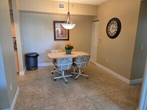 1235 Reserve Way, Unit 104 in Naples, FL - Foto de edificio - Building Photo