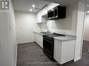 104 Stedford Cres in Brampton, ON - Building Photo - Building Photo