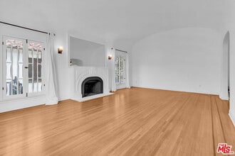 6131 W 5th St in Los Angeles, CA - Building Photo - Building Photo