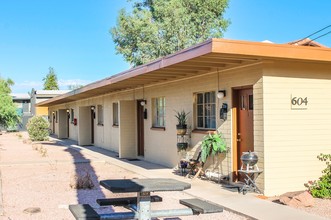 604 S Roosevelt St in Tempe, AZ - Foto de edificio - Building Photo