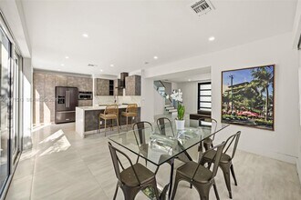 3166 Royal Palm Ave in Miami Beach, FL - Building Photo - Building Photo