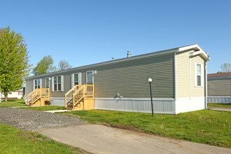 Hamlin in Webberville, MI - Foto de edificio - Building Photo
