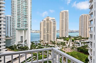 701 Brickell Key Blvd, Unit 1906 in Miami, FL - Foto de edificio - Building Photo