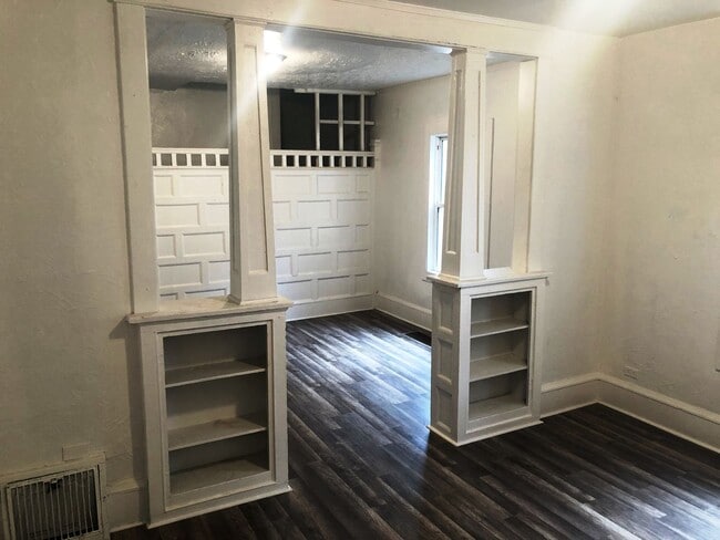 1127 Victory St in Akron, OH - Foto de edificio - Building Photo