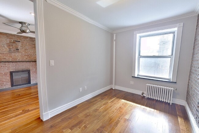 564 Hudson St in New York, NY - Building Photo - Building Photo