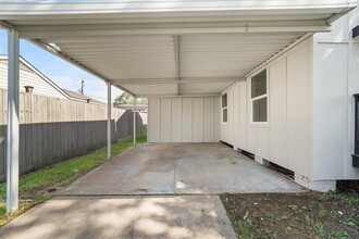 14 E Cleveland St in Baytown, TX - Building Photo - Building Photo