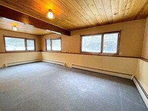 2405 Glenkerry Dr in Anchorage, AK - Building Photo - Building Photo