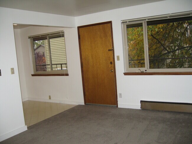 3659 Dayton Ave N, Unit #3 in Seattle, WA - Building Photo - Building Photo