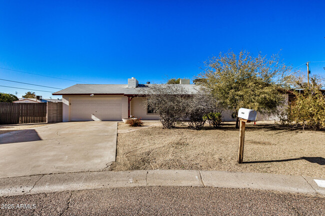 18006 N Villa Rita Dr in Phoenix, AZ - Building Photo - Building Photo