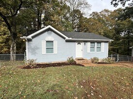 1021 Hollis Ln in White House, TN - Building Photo