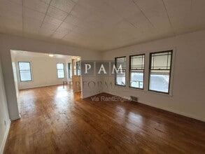 1576 S Layton Blvd in Milwaukee, WI - Building Photo - Building Photo