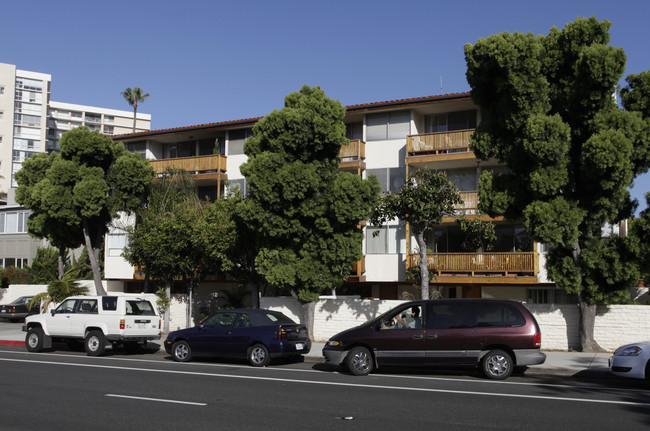 153 San Vicente in Santa Monica, CA - Foto de edificio - Building Photo