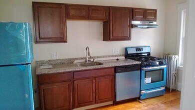 151 Forest Hills St in Boston, MA - Foto de edificio - Building Photo