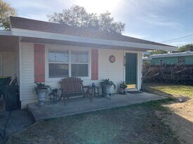 628 N Disston Ave in Tarpon Springs, FL - Building Photo