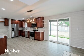 7322 E Lakeside Dr in Tucson, AZ - Building Photo - Building Photo