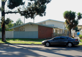 728 W Provential Dr in Anaheim, CA - Building Photo - Building Photo