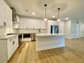 3101 Govalle Ave-Unit -Unit 307 in Austin, TX - Building Photo - Building Photo